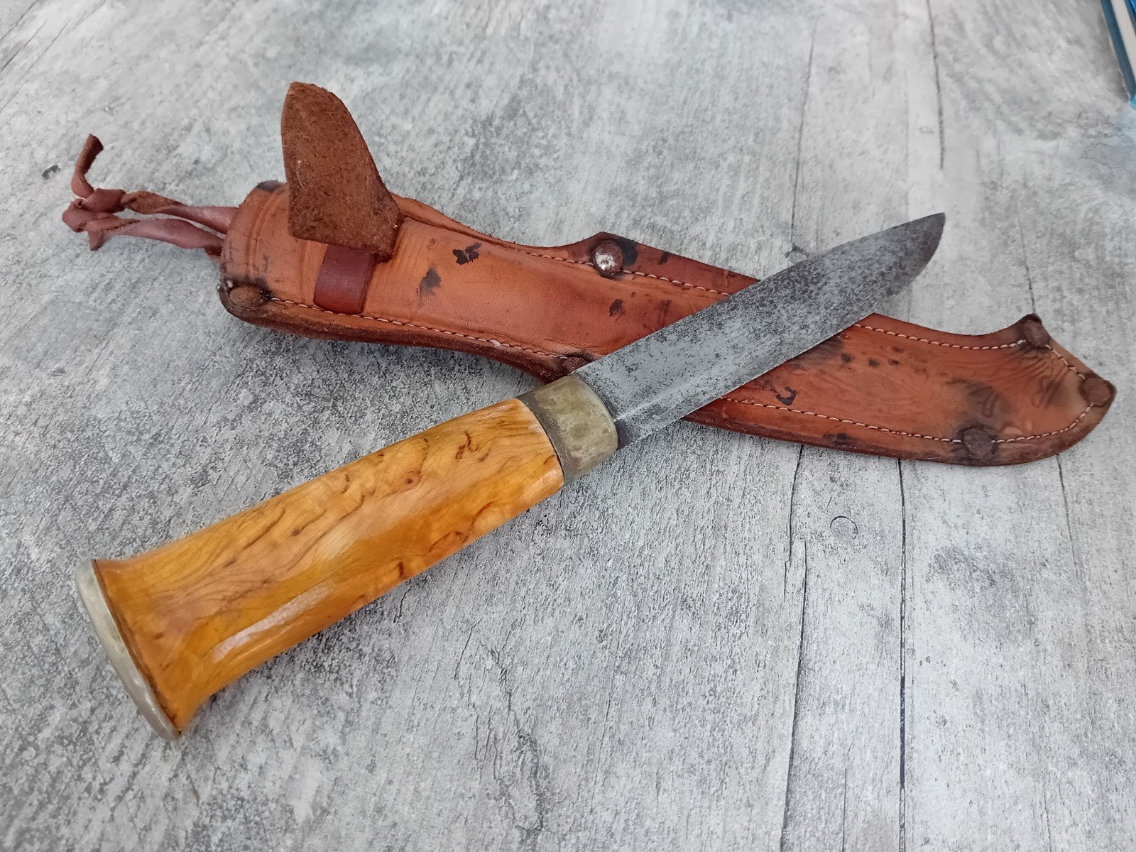 Traditioneel Fins Puukko mes met leren schede, Ophalen of Verzenden