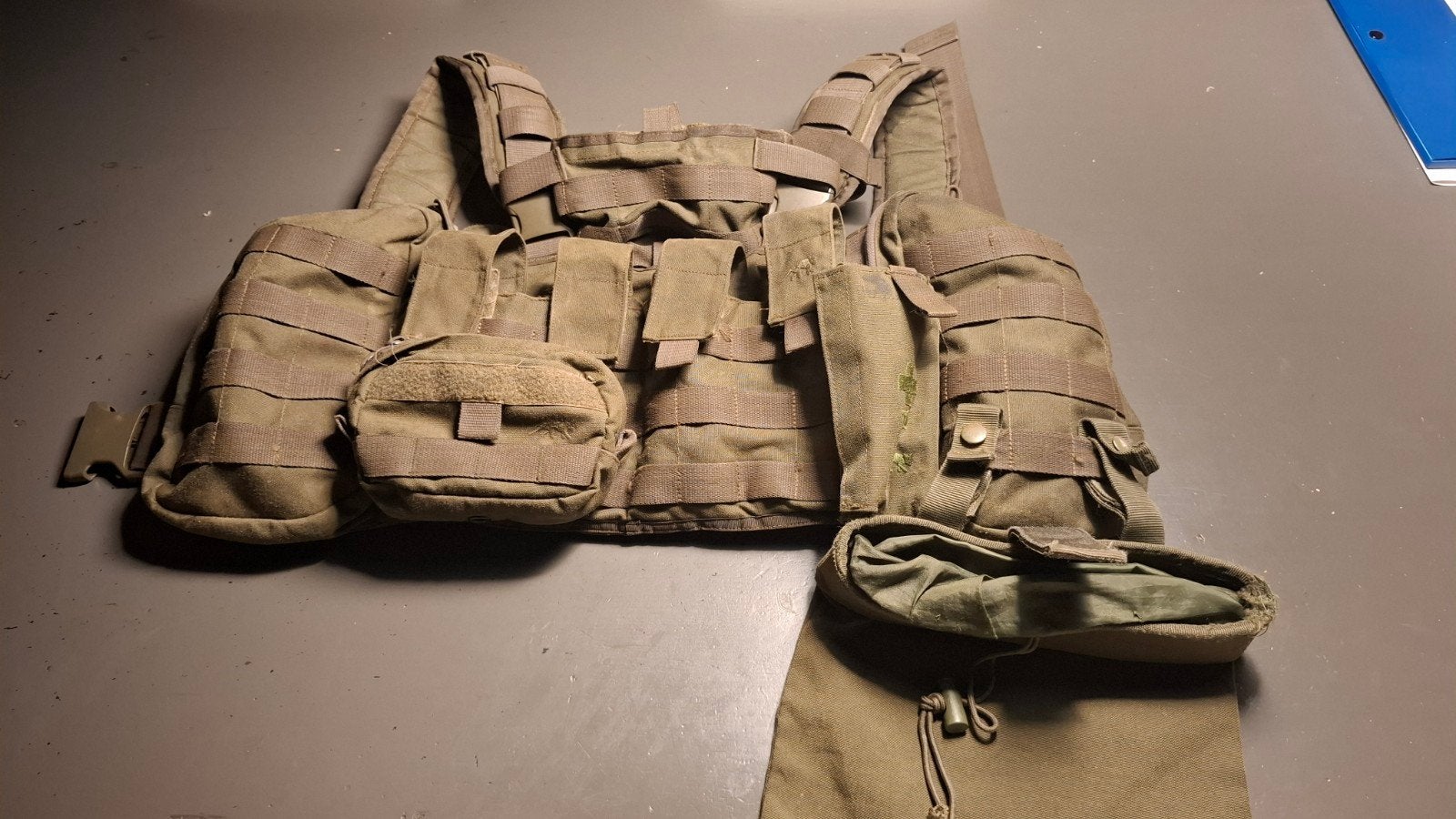 Tasmanian Tiger Chest Rig + Dump Pouch, Verzamelen, Ophalen of Verzenden, Landmacht, Nederland, Kleding of Schoenen