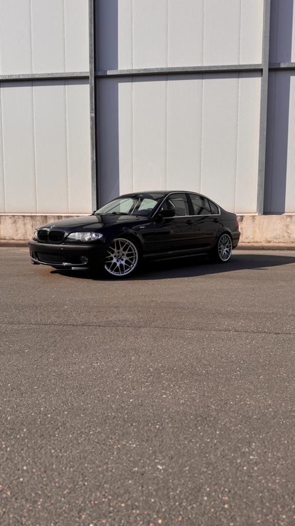 BMW 3-Serie 2.2 I 320 AUT 2003 Zwart, Auto's, BMW, Achterwielaandrijving, Zwart, 75 €/maand, Particulier