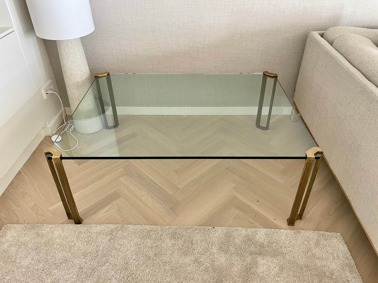 Glazen tafel massief messing poten Peter Ghyzcy T24, Ophalen, 100 tot 150 cm, 50 tot 100 cm, Glas