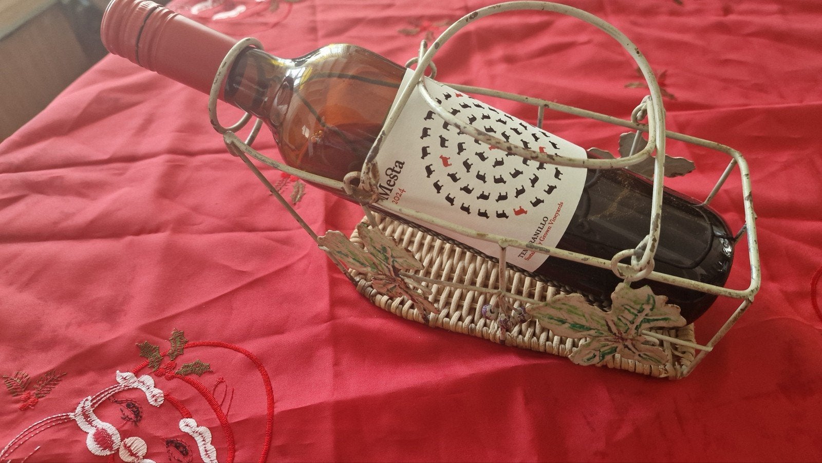 Vintage Franse metalen wijnfleshouder met rieten basis, Ophalen of Verzenden