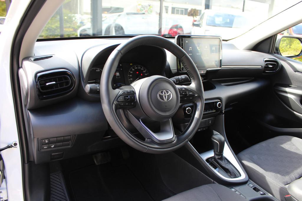 Toyota Yaris 1.5 Hybrid 115 Comfort Plus | Rijklaar | Stoel/, 12 maanden, Gebruikt, Zwart, 450 kg