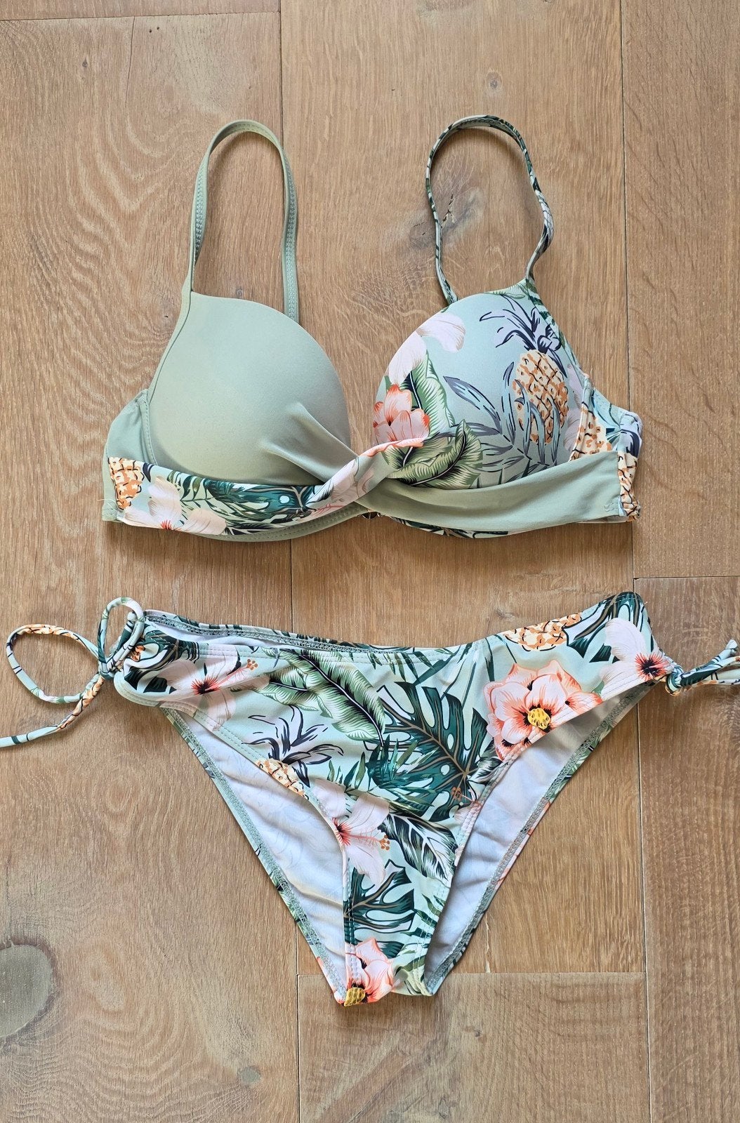 Eigenlijk nieuw! Shein mt.M floral bandeau bikini, Ophalen of Verzenden, Zo goed als nieuw, Bikini