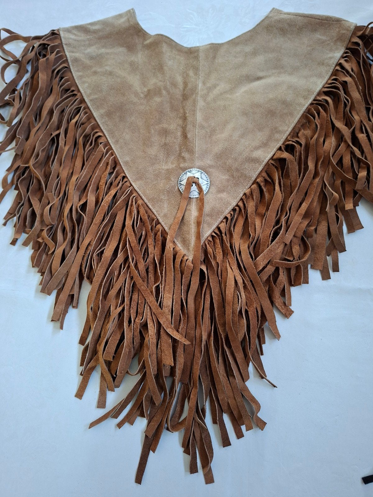 Vintage suède poncho met franjes en zilverkleurige concho, Onbekend, Ophalen of Verzenden, Zo goed als nieuw