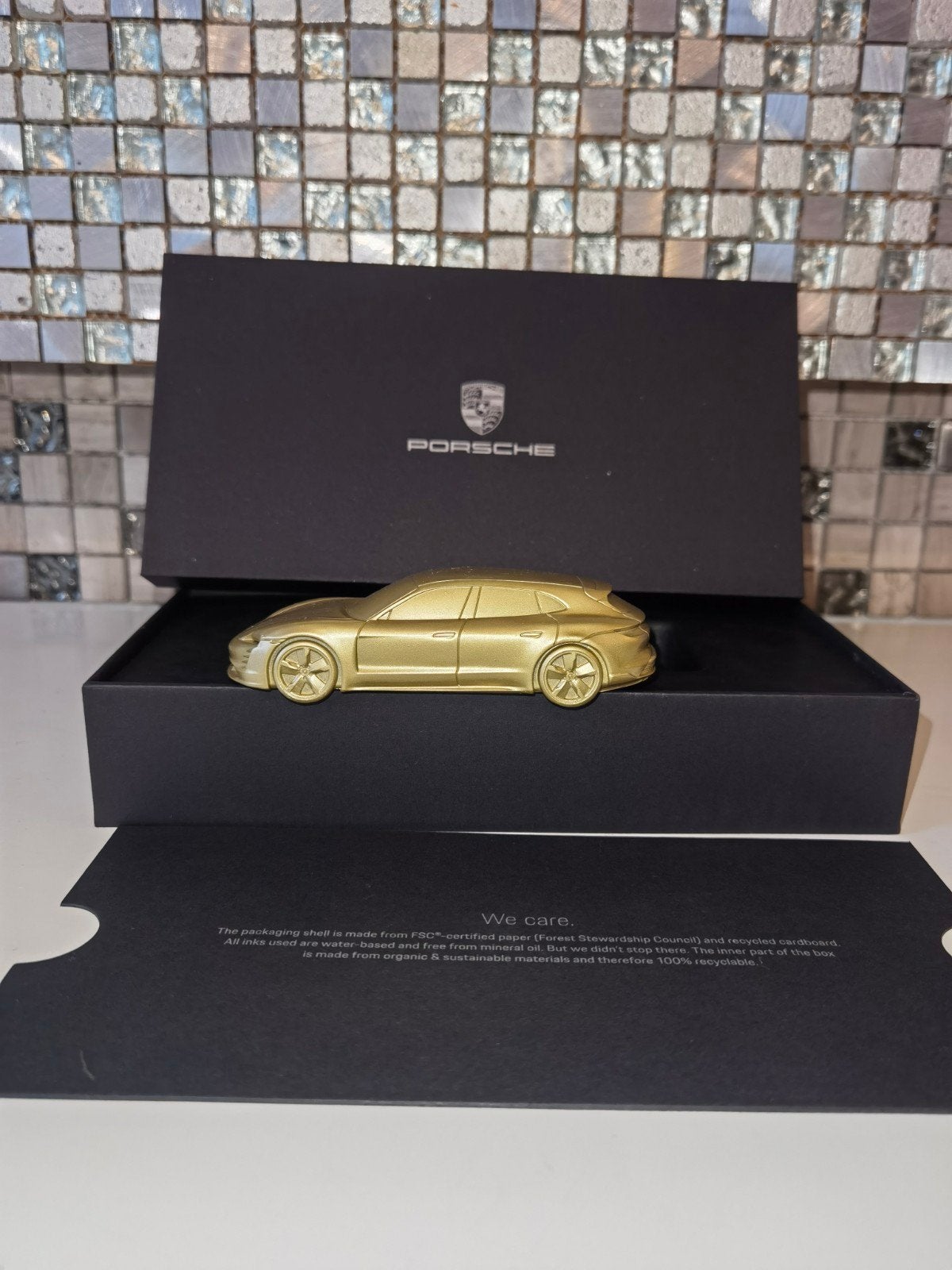 Nieuw porsche taycan turbo S presse-papier aluminium .

Sc, Hobby en Vrije tijd, Ophalen of Verzenden, Nieuw, Auto, Overige merken