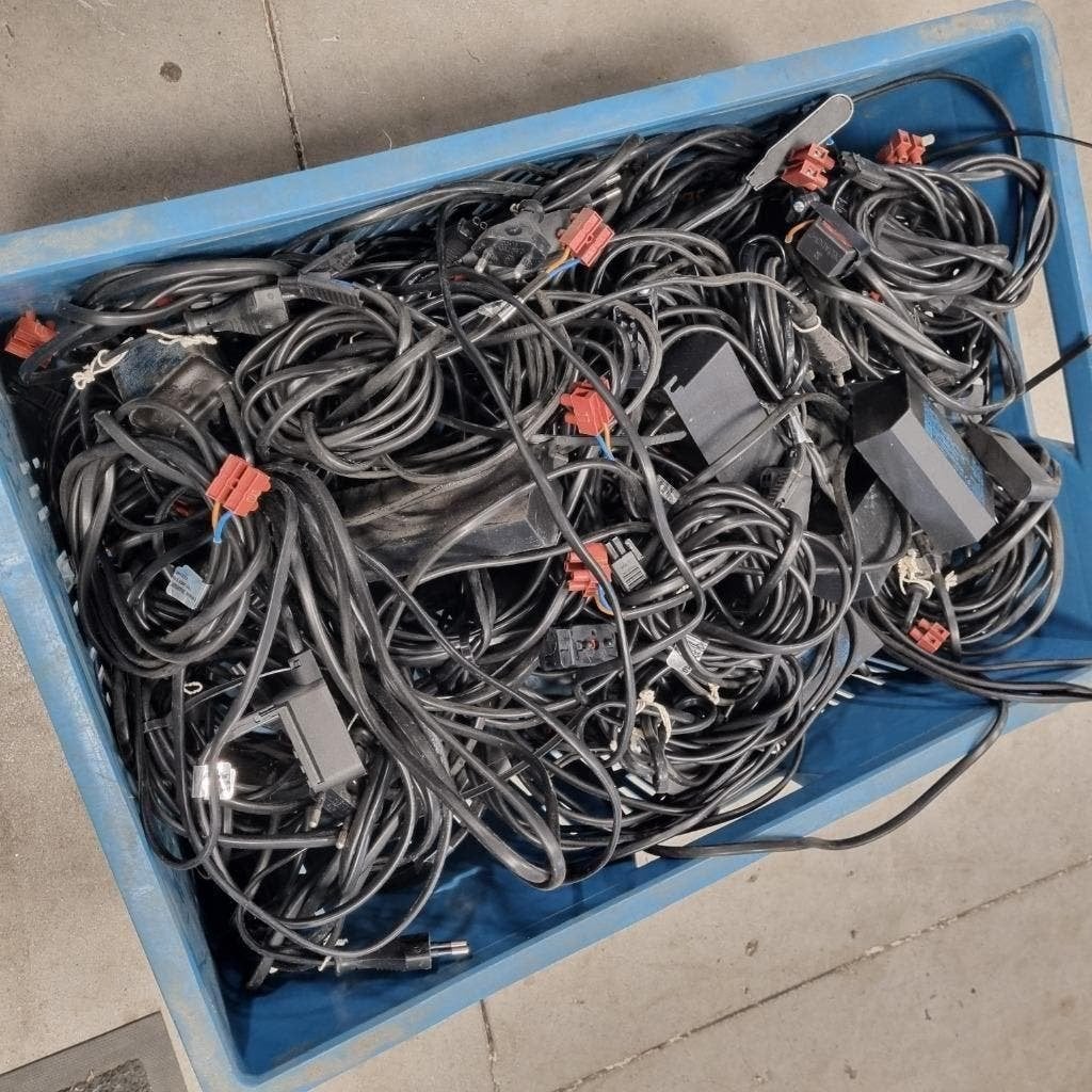 PARTIJ VAN 25 STUKS HALOGEEN TRAFO'S 150 WATT 12 VOLT, Ophalen, Gebruikt