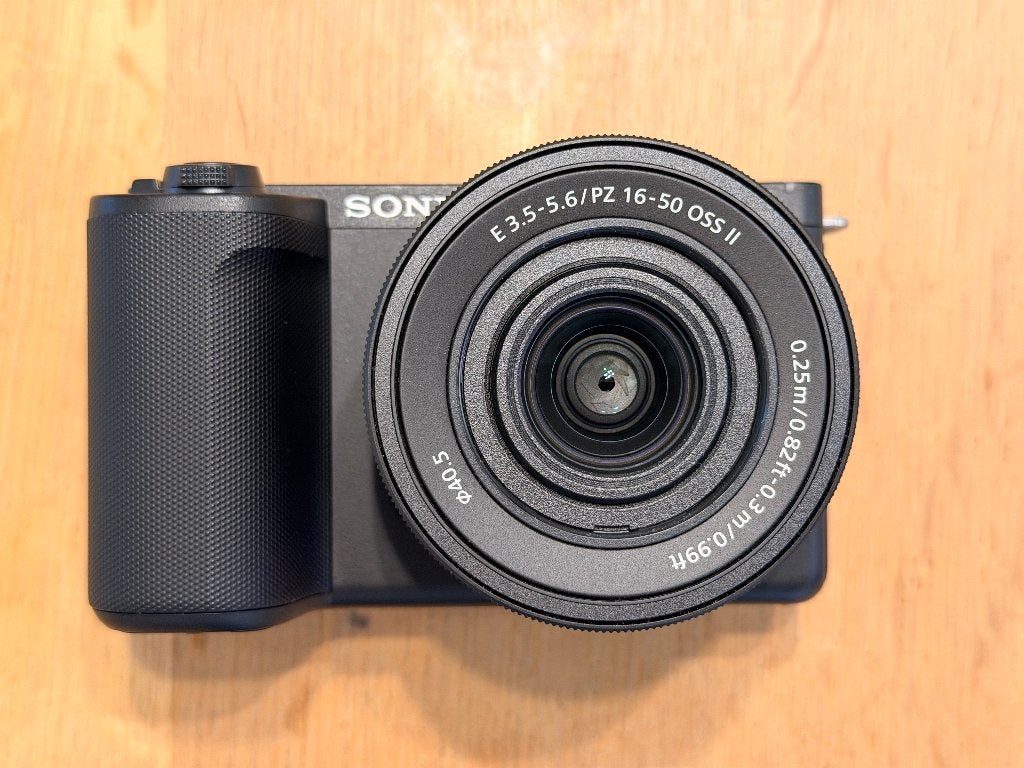 Sony ZV-E10 II met de Sony E PZ 16-50mm OSS II kitlens., Ophalen, Lensdop, Zo goed als nieuw, 4 t/m 7 keer