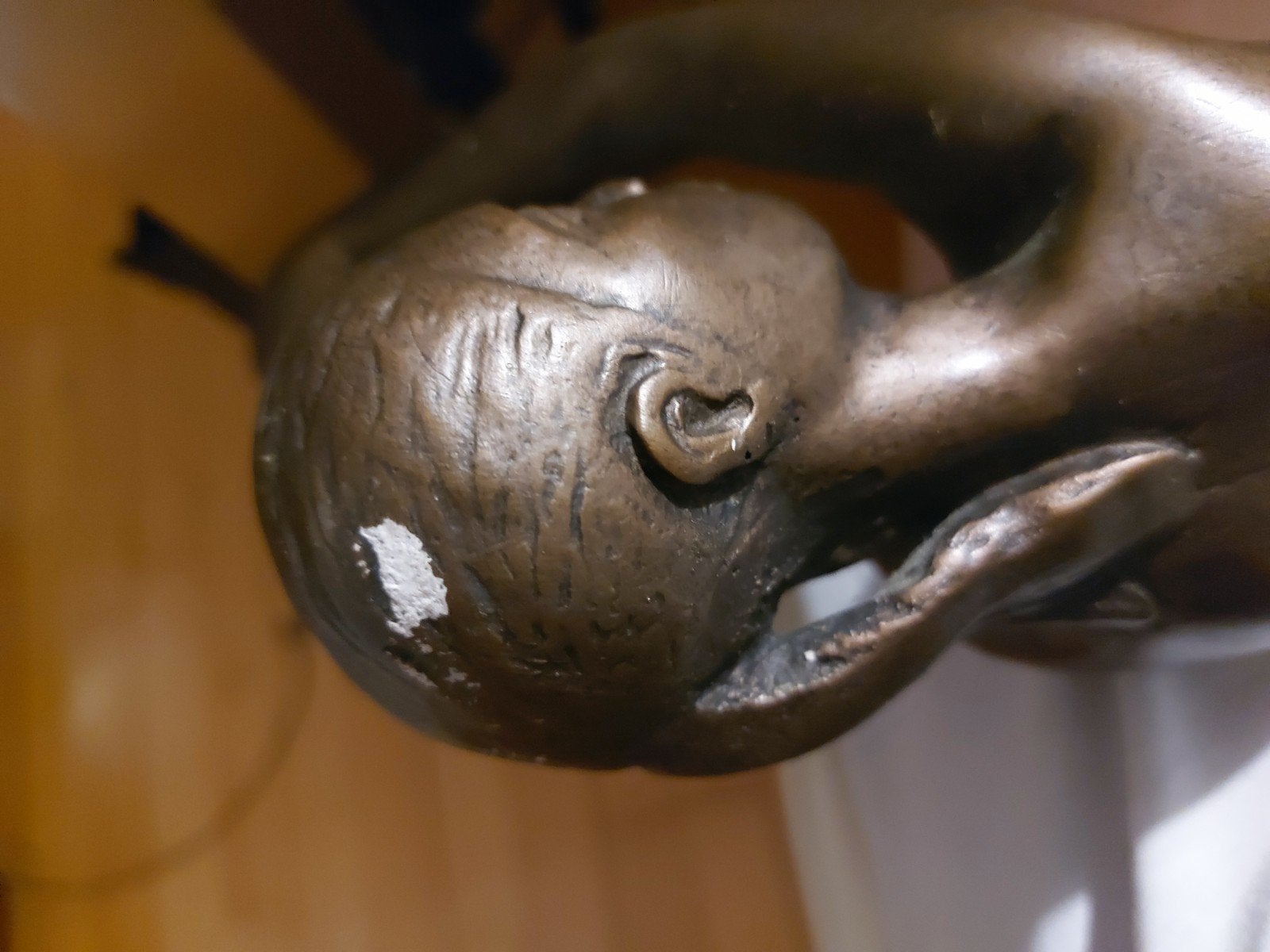 Beeld van naakte vrouw, Ophalen