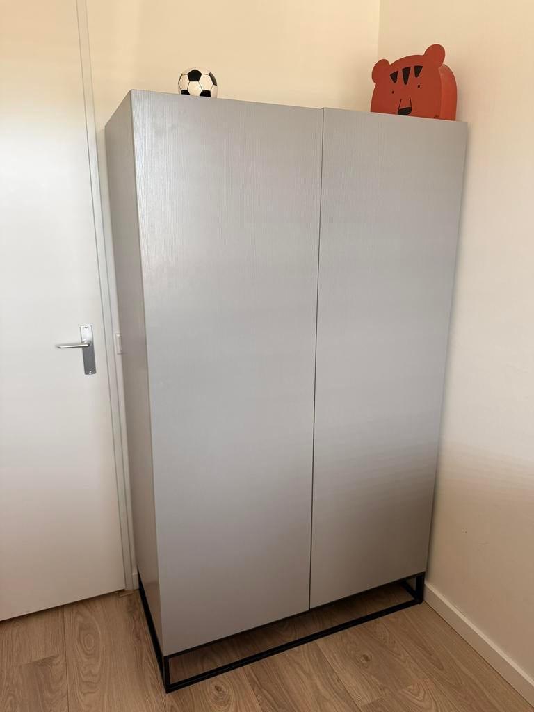 Cabino dayley kast houtlook met stalen frame, Kinderen en Baby's, Kinderkamer | Commodes en Kasten, Ophalen, Kast, 50 tot 70 cm
