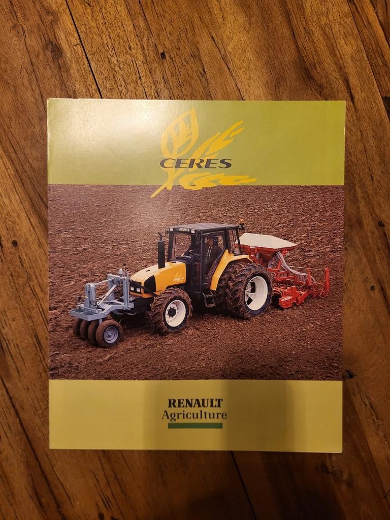 tractor folder Renault CERES, Boeken, Catalogussen en Folders, Ophalen of Verzenden, Zo goed als nieuw