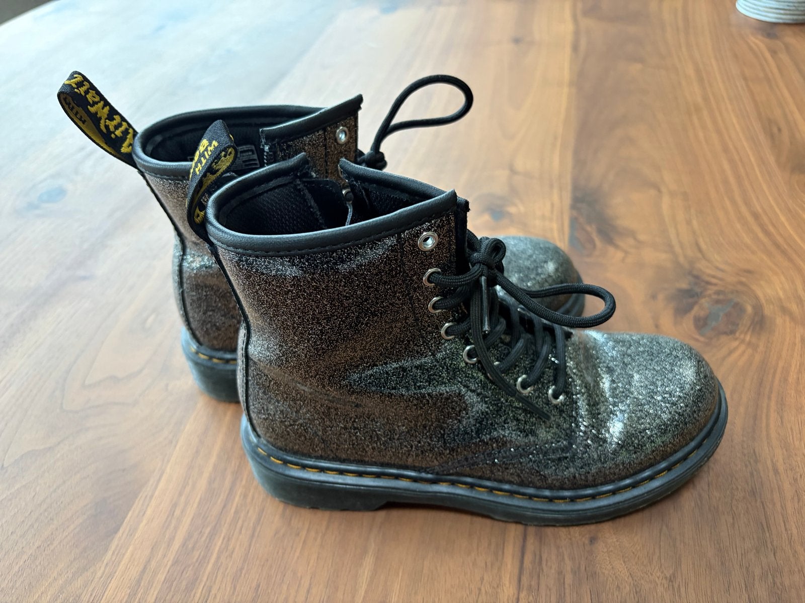 Dr. Martens glitter laarzen maat 33, Kinderen en Baby's, Ophalen of Verzenden, Gebruikt, Jongen of Meisje, Laarzen