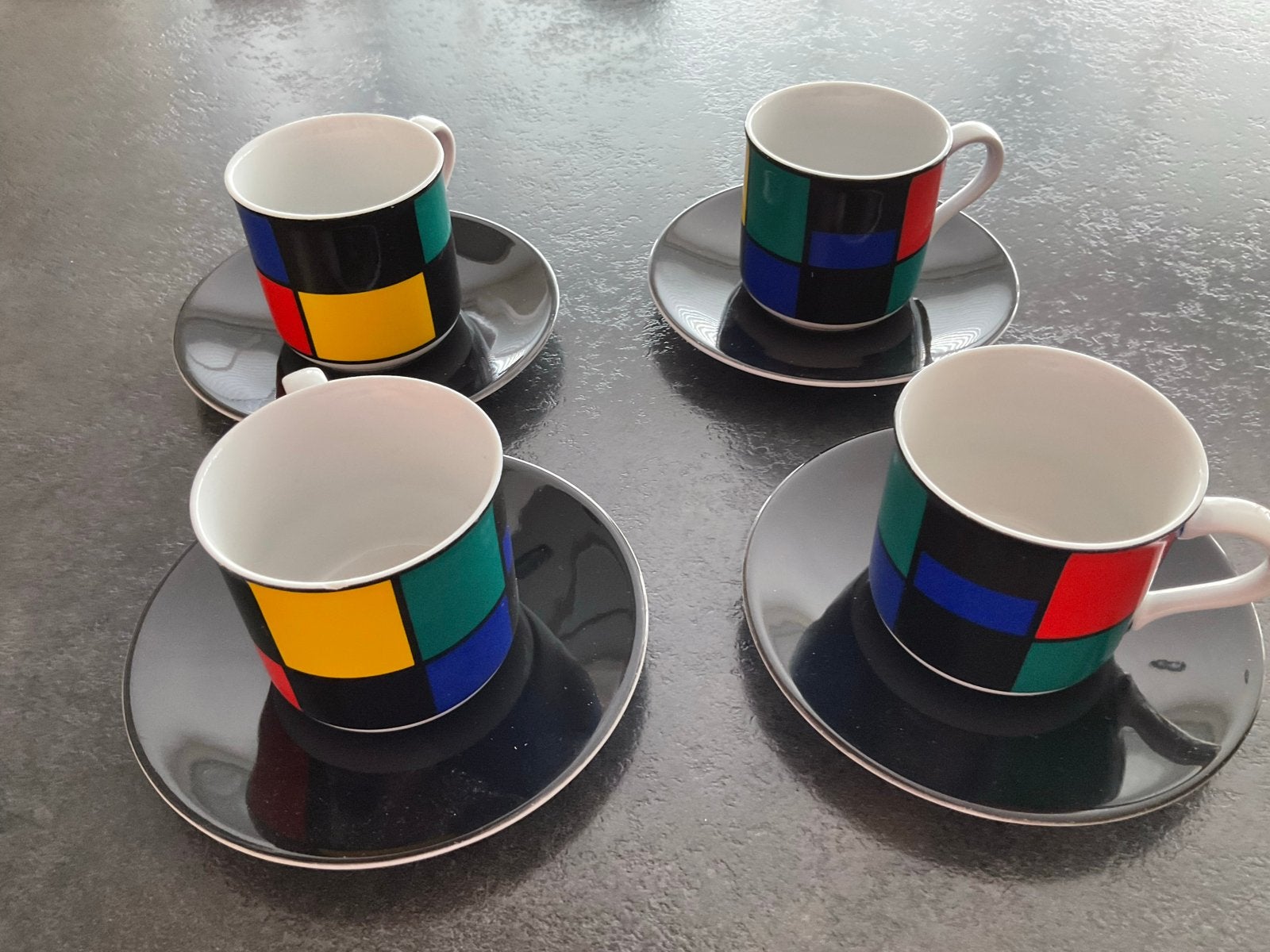 Mondriaan Design Espresso Kopjes met Schotels (4 stuks), Huis en Inrichting, Keuken | Servies, Gebruikt, Verzenden, Keramiek, Modern