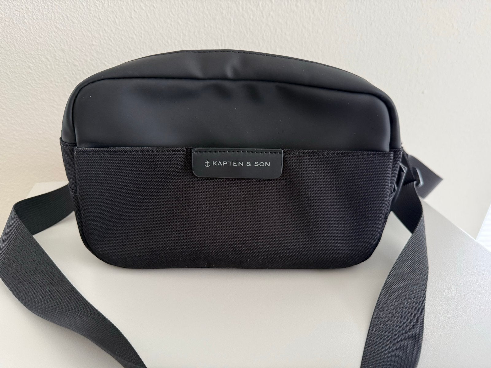 Kapten & Son schoudertasje - Zwart, Sieraden, Tassen en Uiterlijk, Tassen | Rugtassen, Ophalen of Verzenden, Zo goed als nieuw