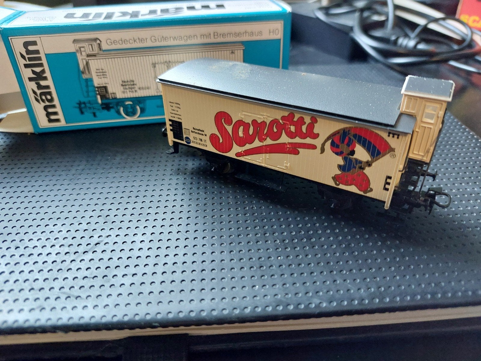 Märklin gesloten wagon Sarotti, Hobby en Vrije tijd, Modeltreinen | H0, Wisselstroom, Ophalen of Verzenden, Märklin, Nieuw