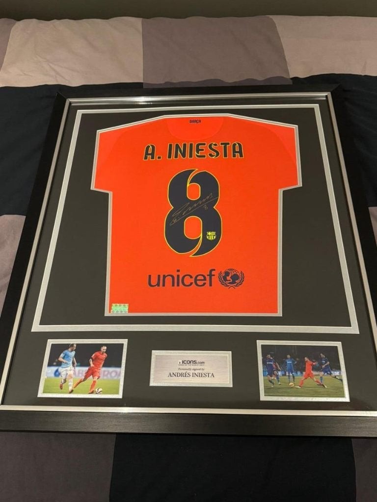 Gesigneerd Shirt Andres Iniesta 714608, Ophalen, Nieuw, Buitenlandse clubs, Beeldje of Poppetje