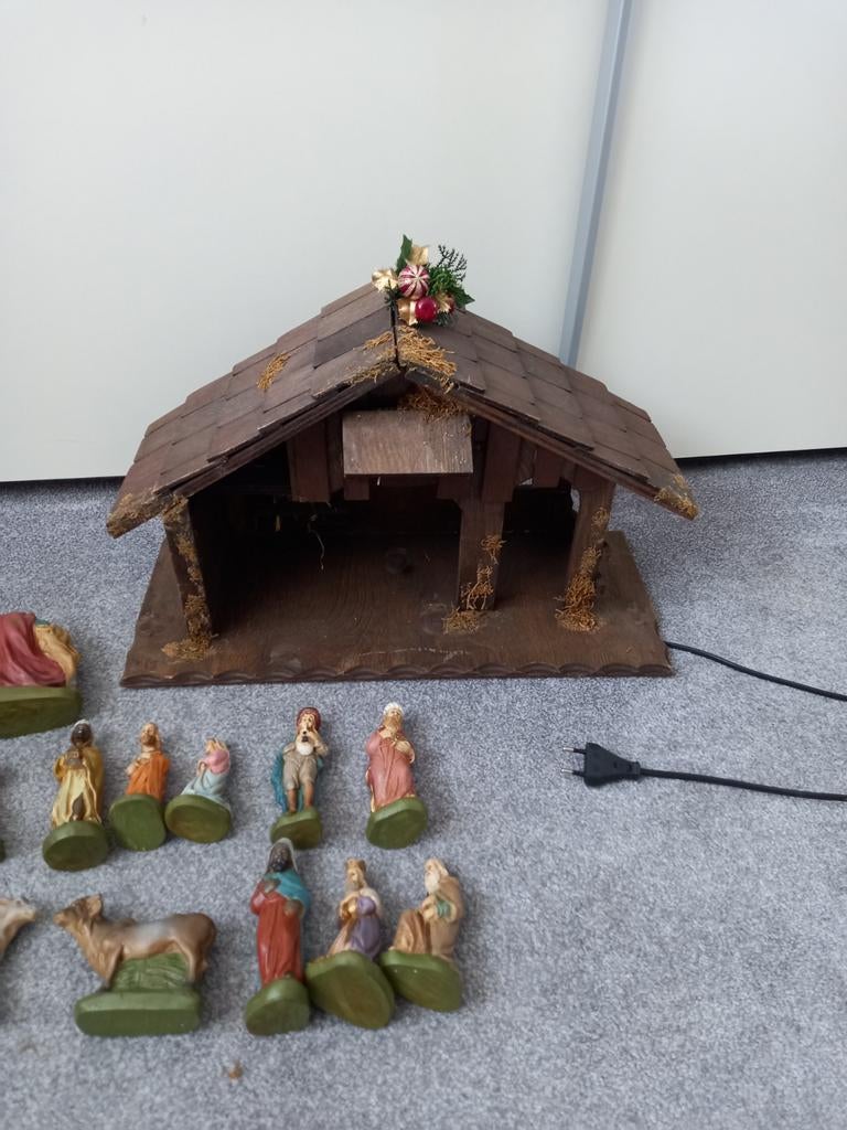 Oude kerststal met figuren en dieren, Diversen, Kerst, Ophalen