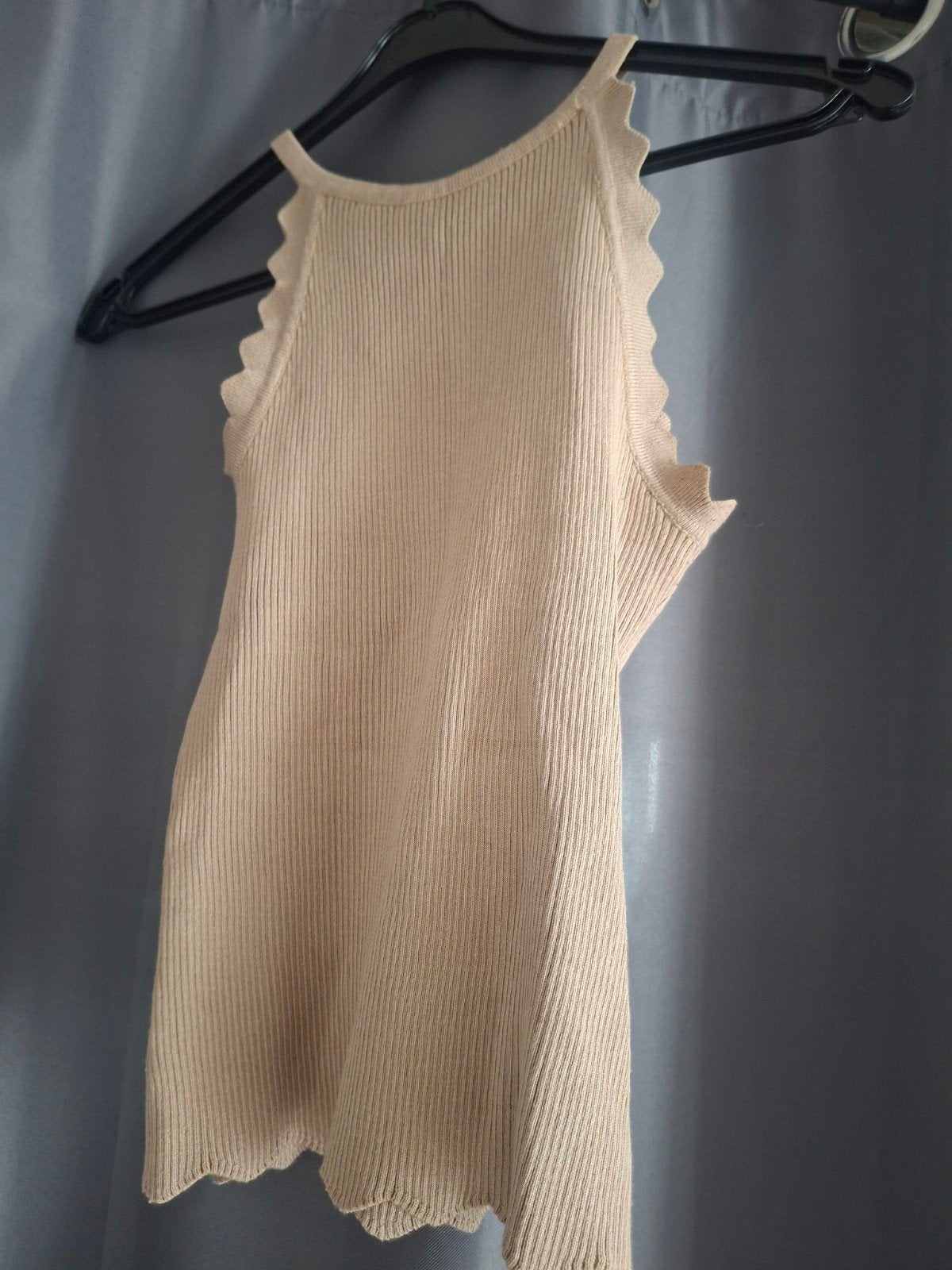 Drôle de copine geribbelde top met geschulpte randen, Drôle de copine, Beige, Ophalen of Verzenden, Zo goed als nieuw