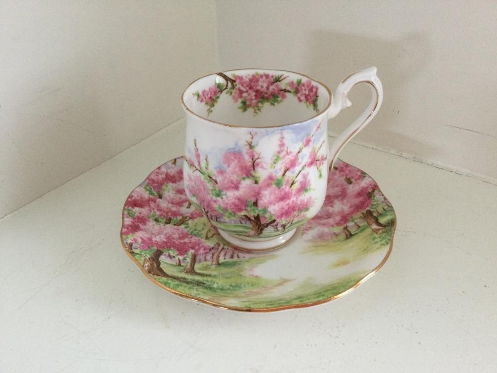 Kop en schotel Blossom Time - Royal Albert, Antiek en Kunst, Ophalen of Verzenden