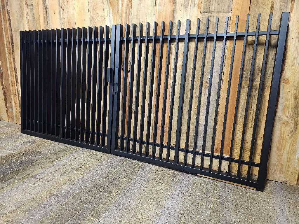 Model: VERTICALE inrijpoort / schuifpoort / hekwerk op maat!