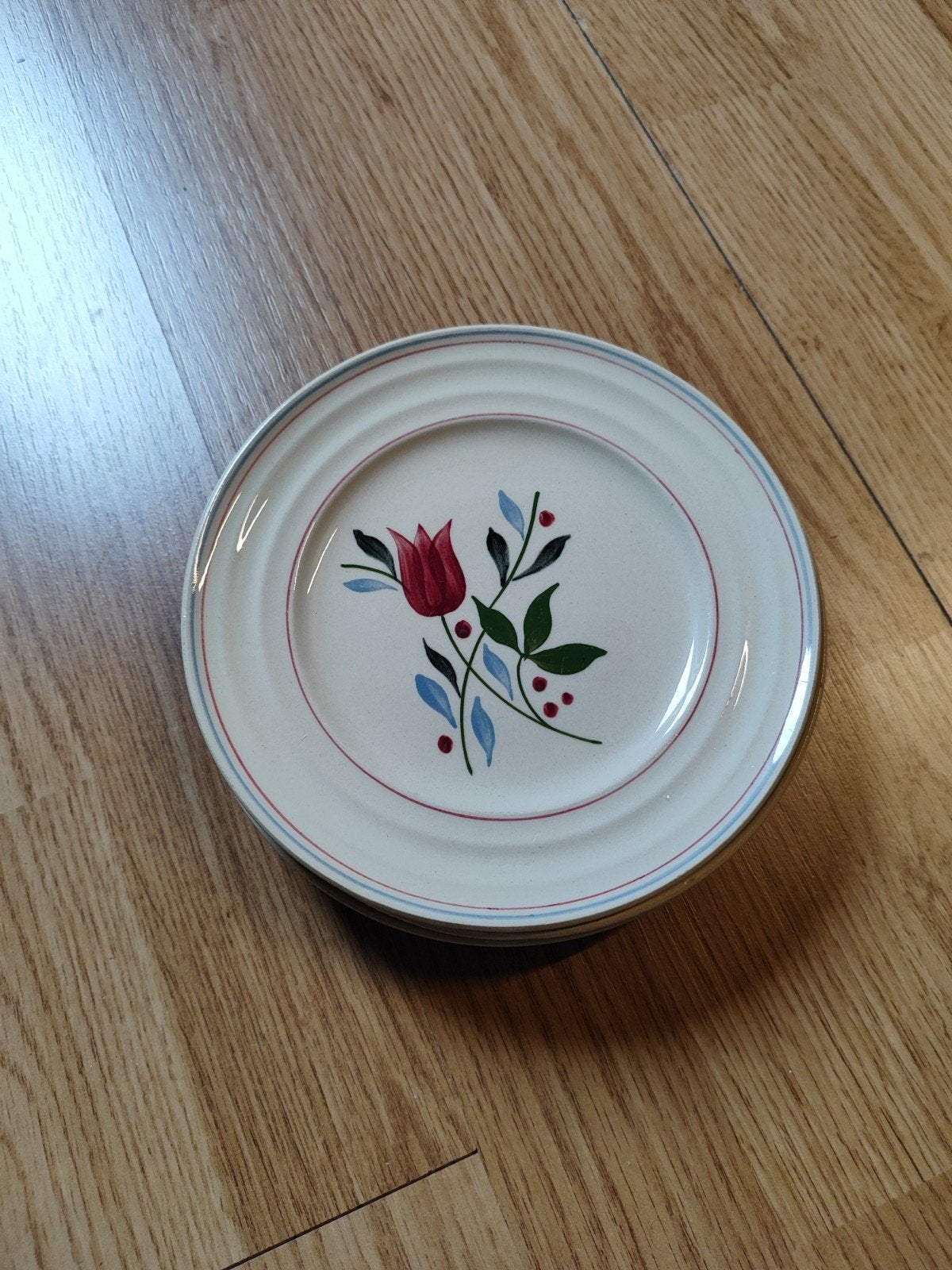 Set van 4 Boch Frères La Louvière borden met bloemmotief, Antiek en Kunst, Antiek | Servies los, Ophalen of Verzenden