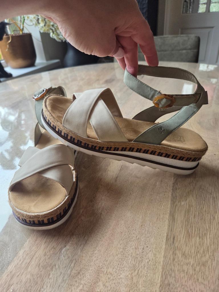Sandalen van Rieker mt.42, Kleding | Dames, Schoenen, Ophalen of Verzenden, Zo goed als nieuw, Sandalen of Muiltjes
