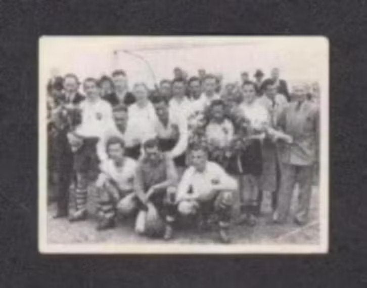 Voetbalplaatje HZC Harlingen 1951-1952., Ophalen of Verzenden, Zo goed als nieuw