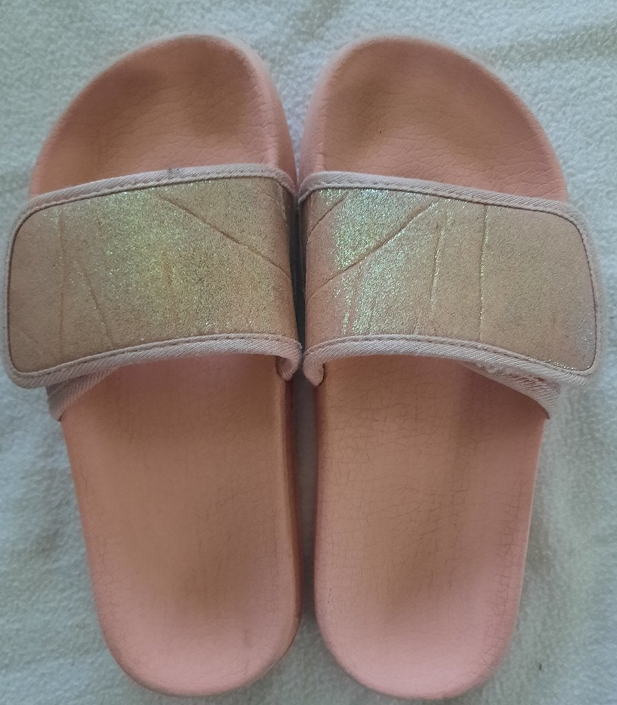Zalmroze slippers glitter 34, Gebruikt, Meisje, Overige typen, Ophalen of Verzenden