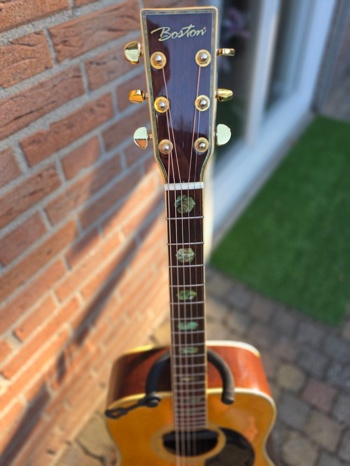 Boston Western gitaar met Fishman element en gig bag