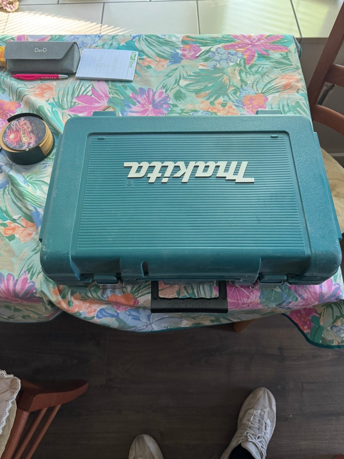 Makita accu klopboor-/schroefmachine met klein bit setje, Ophalen, Zo goed als nieuw, Boor- en Schroefmachine
