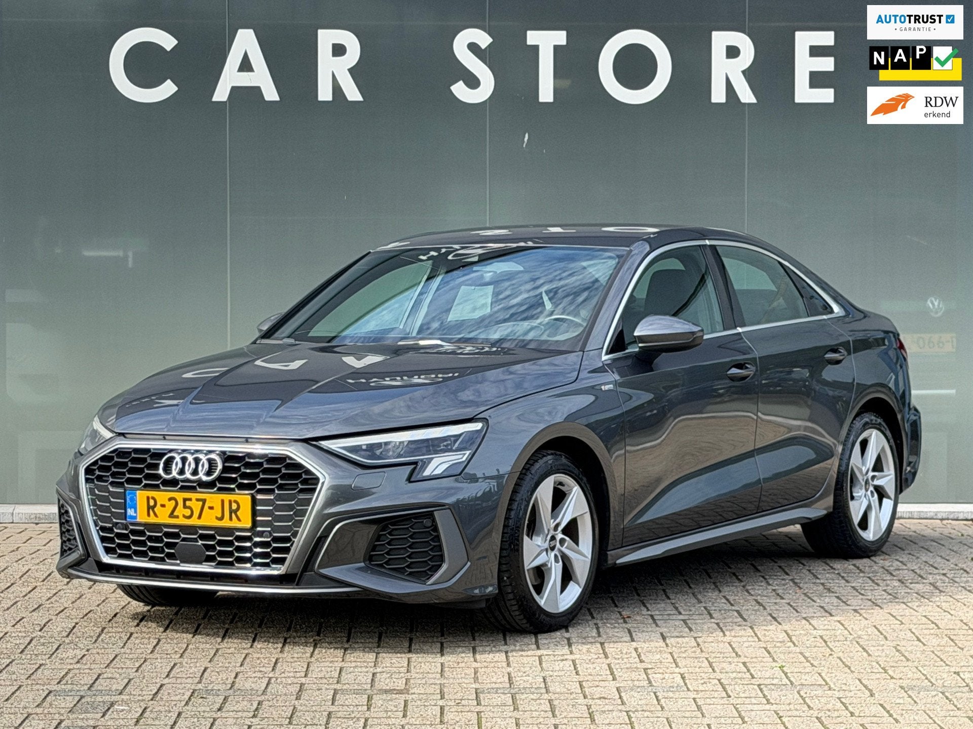 Audi A3 Limousine 30 TFSI S LINE Virtual | LED | Climate |1E, Auto's, Dealer onderhouden, Gebruikt, Leder en Stof, 23 km/l