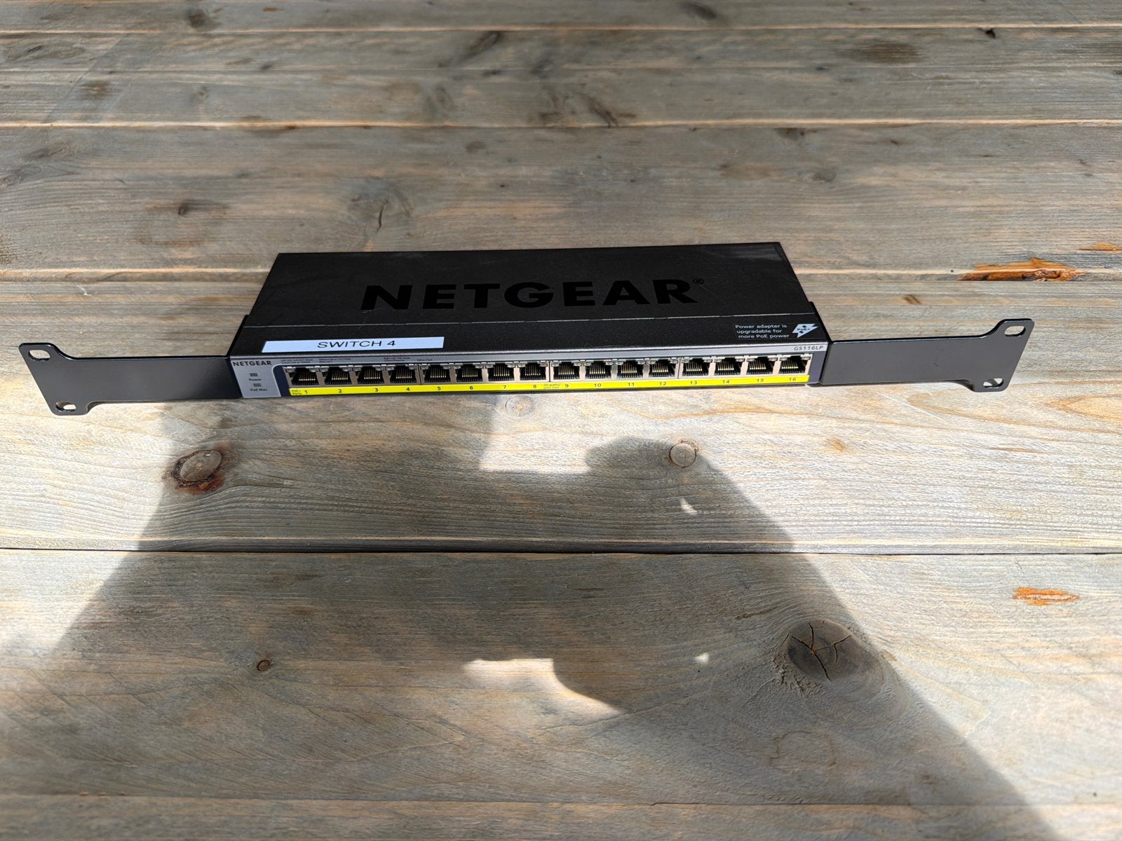 Netgear GS116LP 16-poorts PoE+ Gigabit Ethernet Switch, Computers en Software, Netwerk switches, Ophalen, Zo goed als nieuw