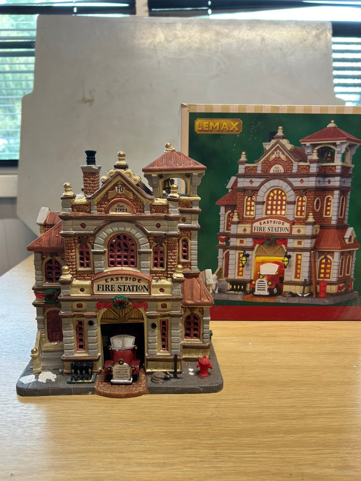 Kerstdorp huisjes fire station LEMAX, Ophalen, Gebruikt