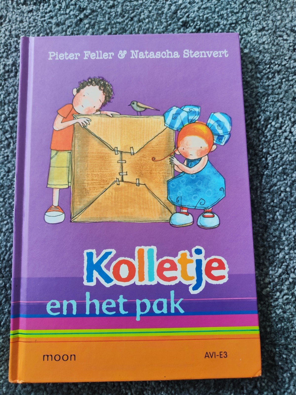 Kolletje en het pak - AVI-E3 kinderboek, Ophalen of Verzenden, Nieuw, Pieter Feller & Natascha Stenvert, Fictie algemeen