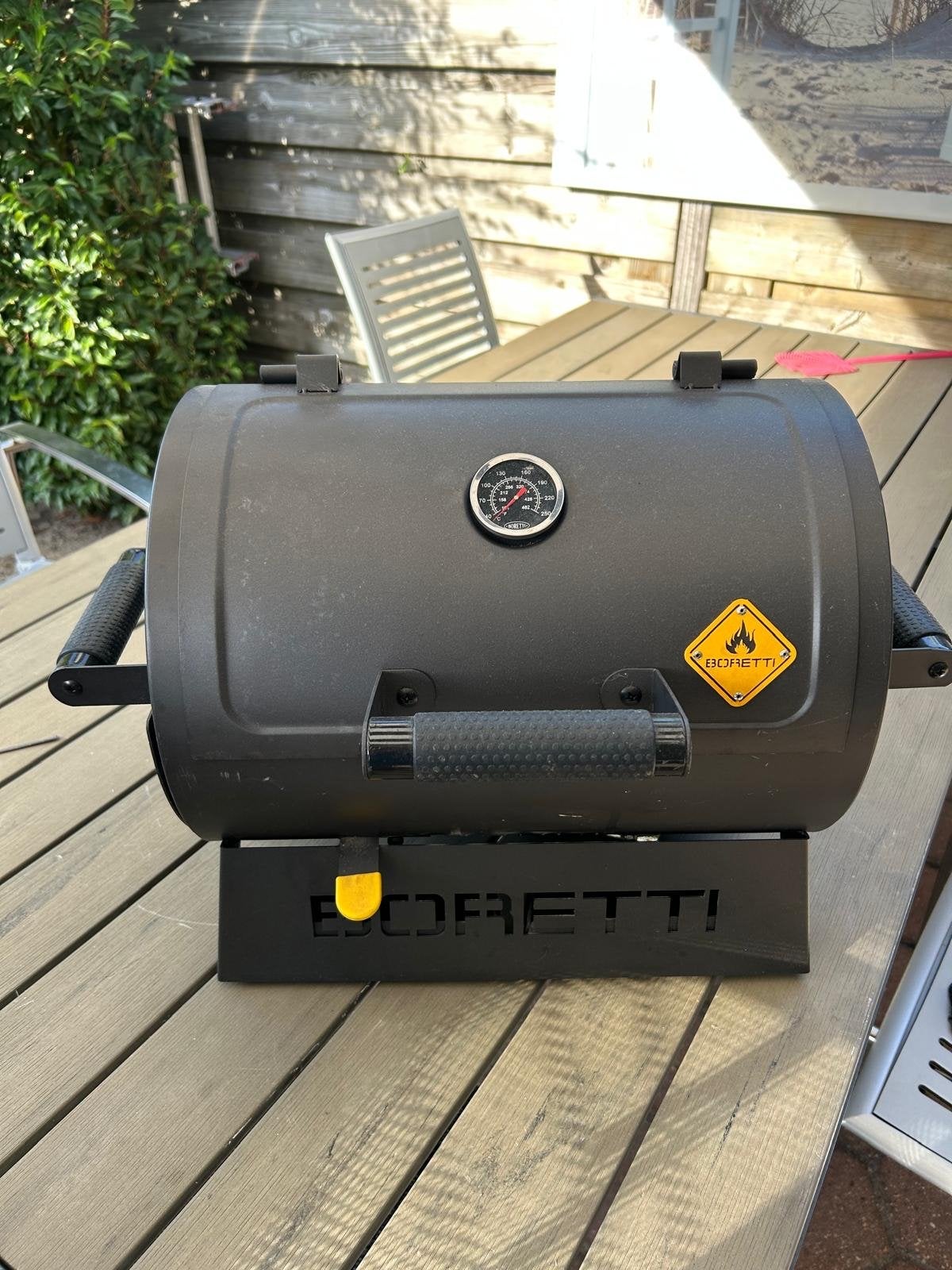 Boretti BBQ: Compacte en Robuuste Houtskoolbarbecue, Ophalen, Gebruikt