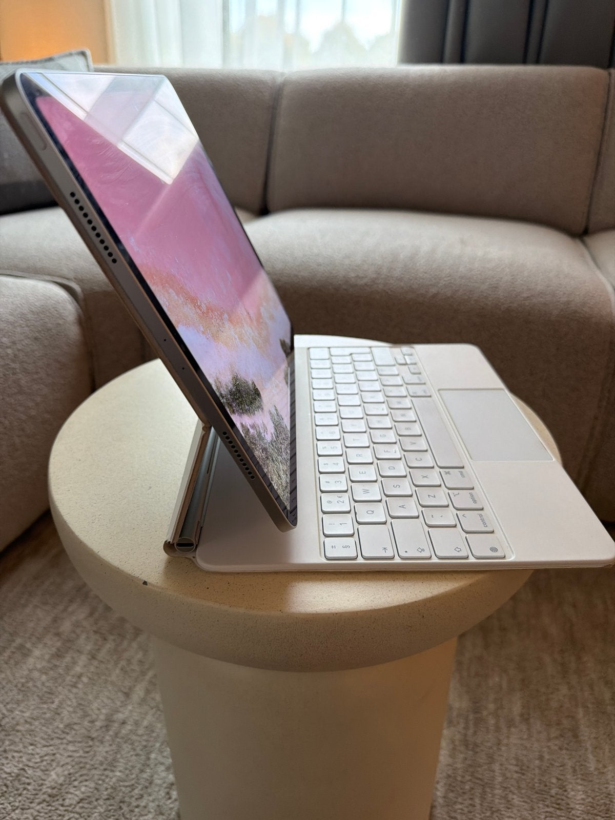 Foto 3 van Apple iPad Pro 2021 met Magic Keyboard - Zo goed als nieuw