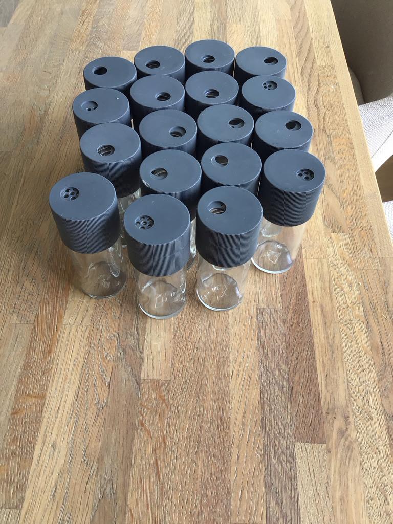 18 Kruidenpotjes met strooideksel, Ophalen, Voorraadpot, Grijs, Glas