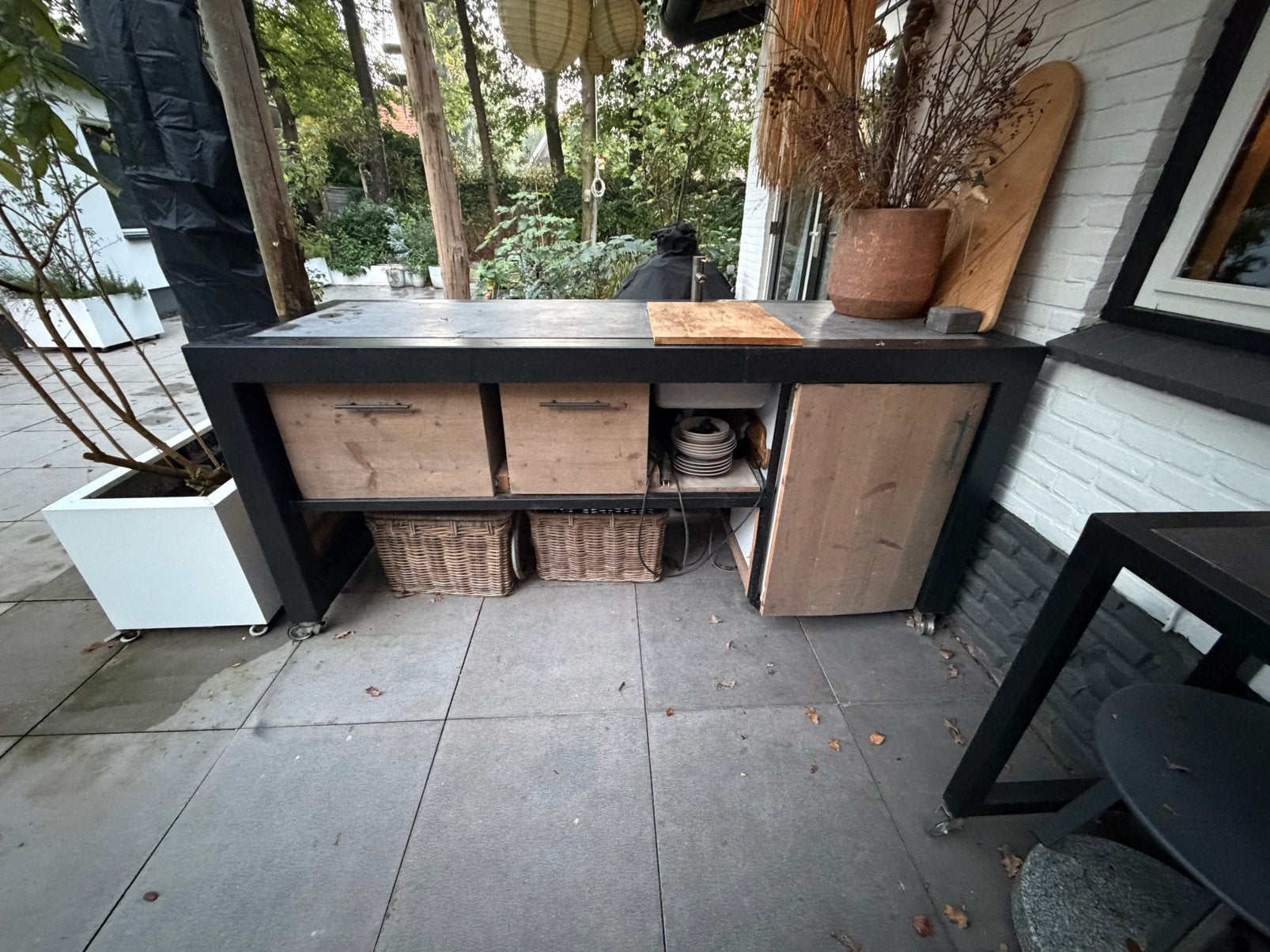 Buitenkeuken incl koelkast, spoelbak, stenen blad, Ophalen