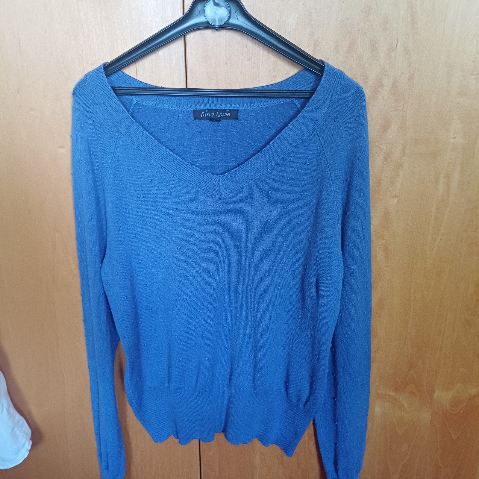 King Louie Blauwe Trui met V-hals en Stipjes - Maat M, Maat 38/40 (M), Blauw, Ophalen of Verzenden, Zo goed als nieuw