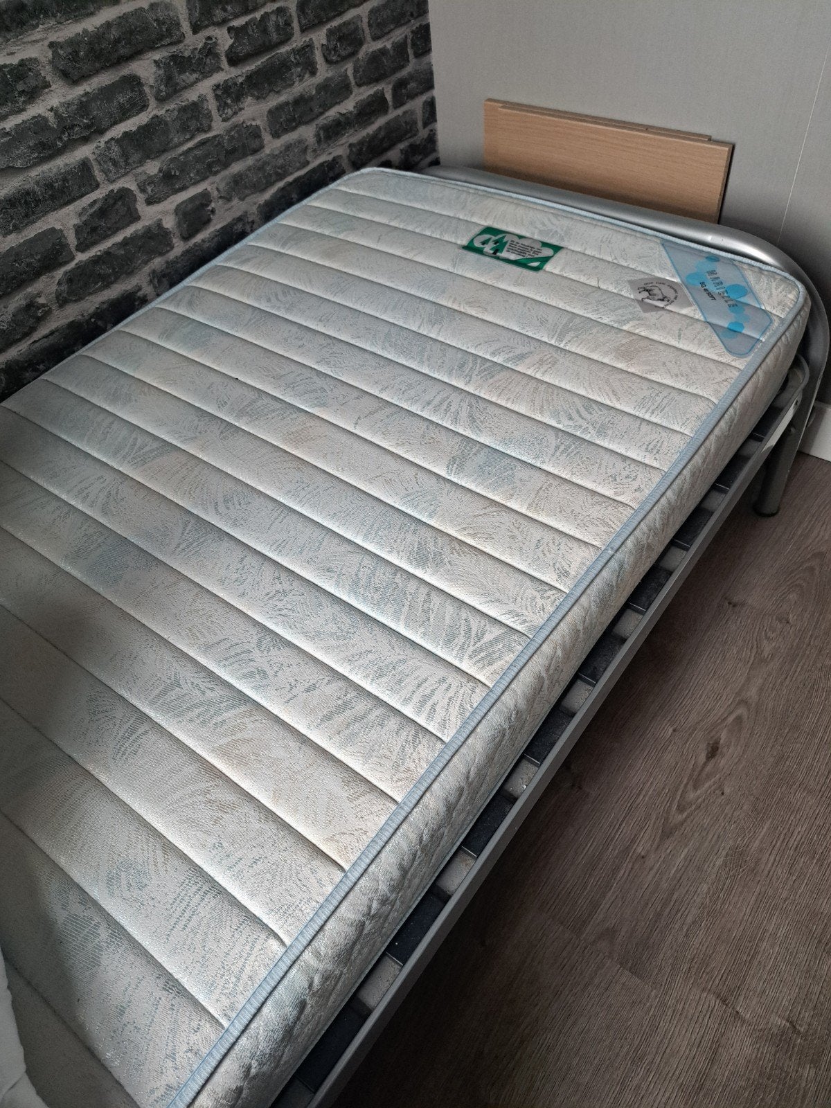 1 persoonsbed, Huis en Inrichting, Slaapkamer | Bedden, Ophalen, 90 cm, Eenpersoons, Zo goed als nieuw
