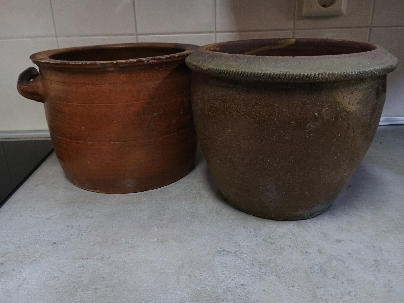 2 grote bruine ( Keulse ) potten., Ophalen, Rond, Aardewerk, Minder dan 40 cm