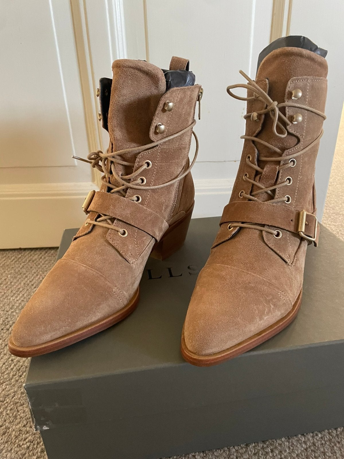 All Saints enkellaarsjes beige suede maat 39 NIEUW, Kleding | Dames, Schoenen, Beige, Lage of Enkellaarzen, Nieuw, Ophalen of Verzenden