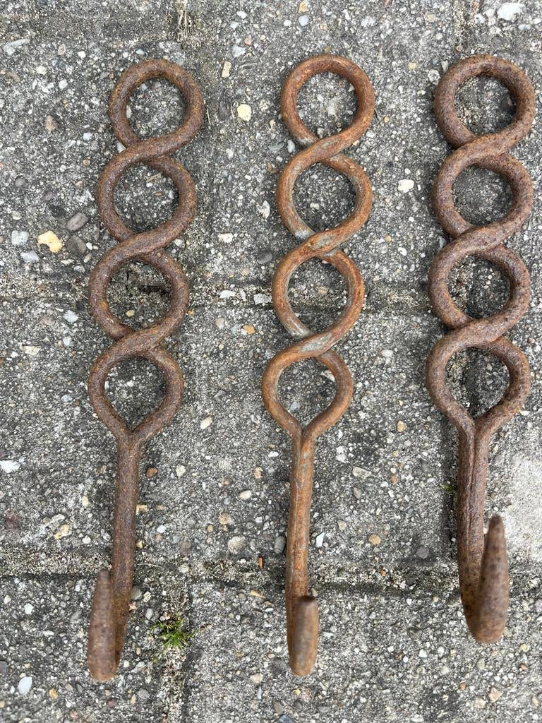 3 smeedijzeren vleeshaken,brocante ijzeren haak, Ophalen