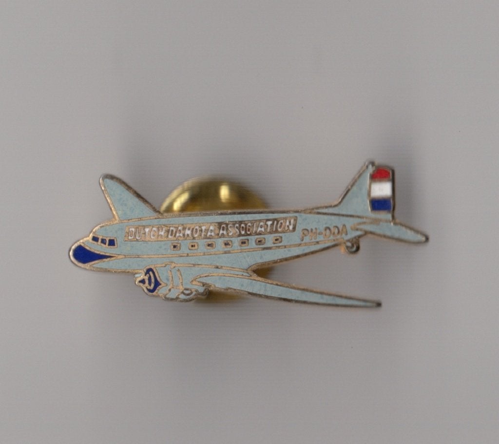 Dutch Dakota Association emaille pin Vliegtuig PH-DDA, Niet vindbaar, Niet vindbaar, Zo goed als nieuw, Patch, Badge of Embleem