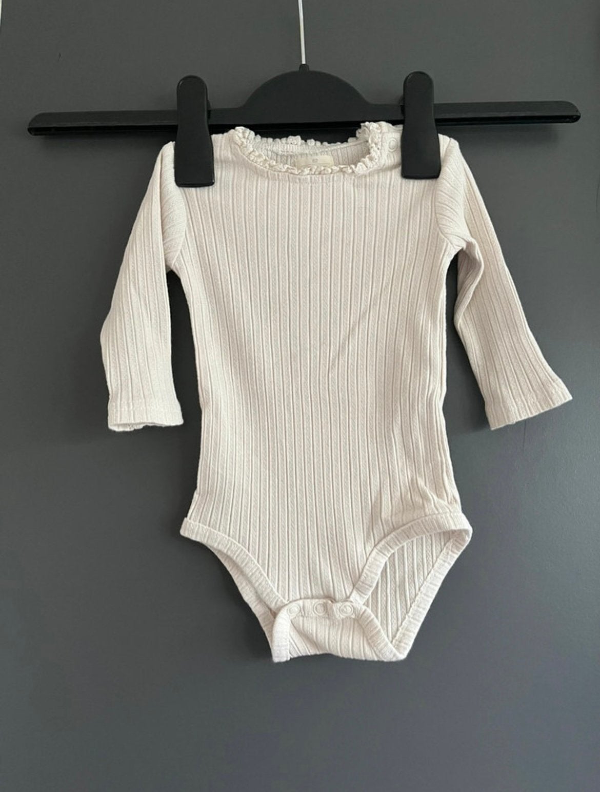 Crème kleurige basic effen romper lange mouw, maat 62 Zeeman, Ophalen of Verzenden, Zo goed als nieuw, Meisje, Nacht- of Onderkleding