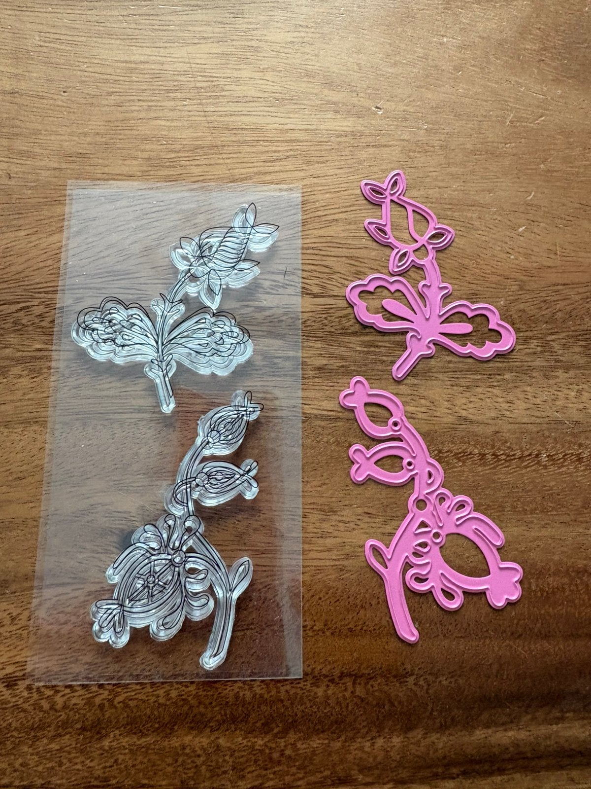 Marianne design snijmal bloemen met stempels, Hobby en Vrije tijd, Kaarten | Zelf maken, Ophalen of Verzenden, Zo goed als nieuw