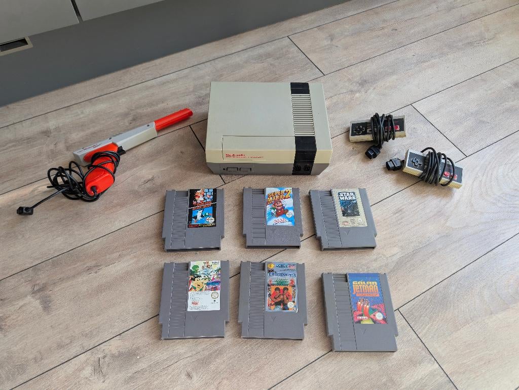 NES set, 6 spellen, 2 controllers + zapper aangeboden, Spelcomputers en Games, Games | Nintendo NES, Avontuur en Actie, Gebruikt