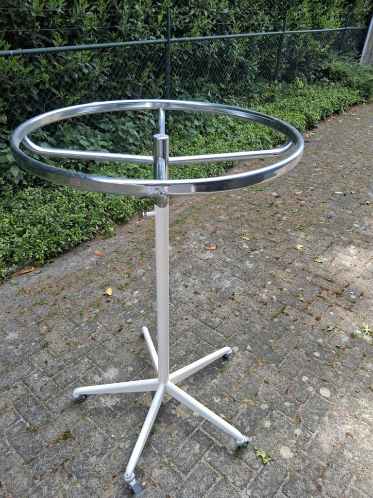 Metalen kledingrek rond in hoogte verstelbaar., Kleding | Dames, Kledingrekken, Ophalen
