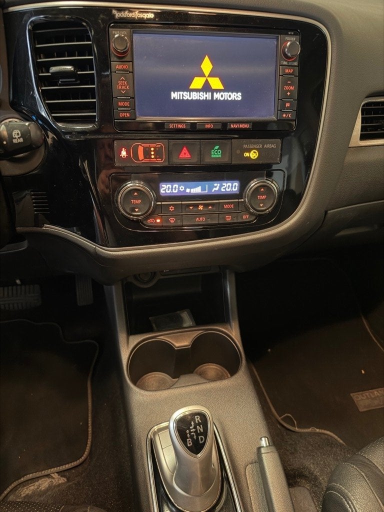 Mitsubishi OUTLANDER 2.0 PHEV Instyle+ ACC ECC LEER DAK BOM, 1998 cc, Euro 6, 4 cilinders, Zwart