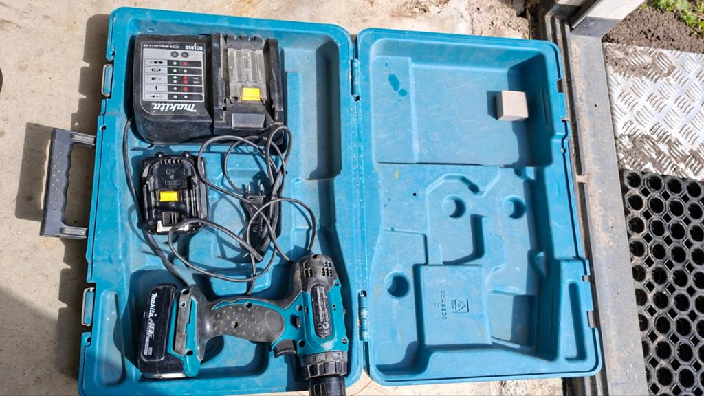 Makita Boor- en Schroefmachine met Accu en Oplader, Gebruikt, Variabele snelheid, Ophalen of Verzenden, Boor- en Schroefmachine