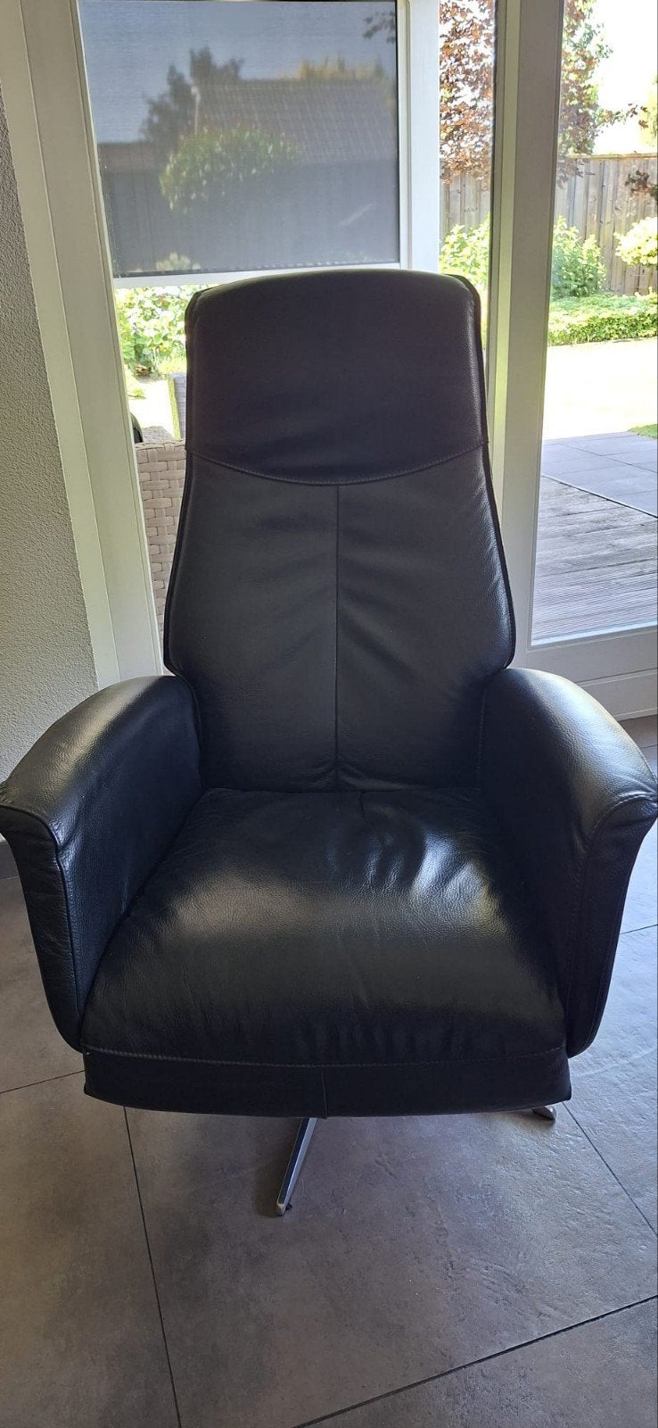 2 Leren relaxfauteuils op draaipoot zwart echt leer, Ophalen, Zo goed als nieuw, Modern, 50 tot 75 cm